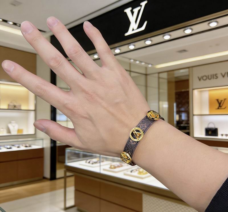 LV Bracelet  05yxs55 (9)