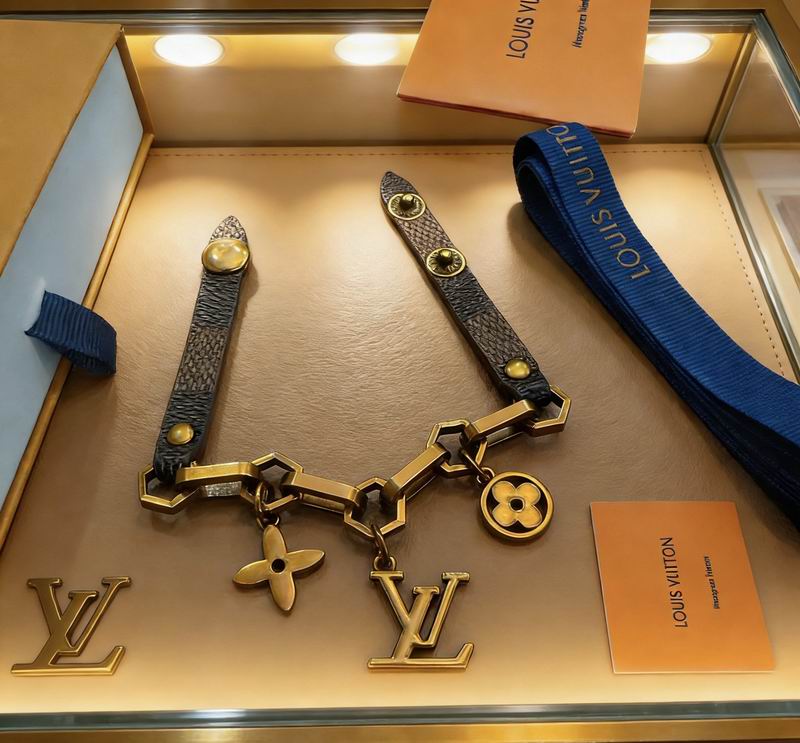 LV Bracelet  05yxs56 (3)