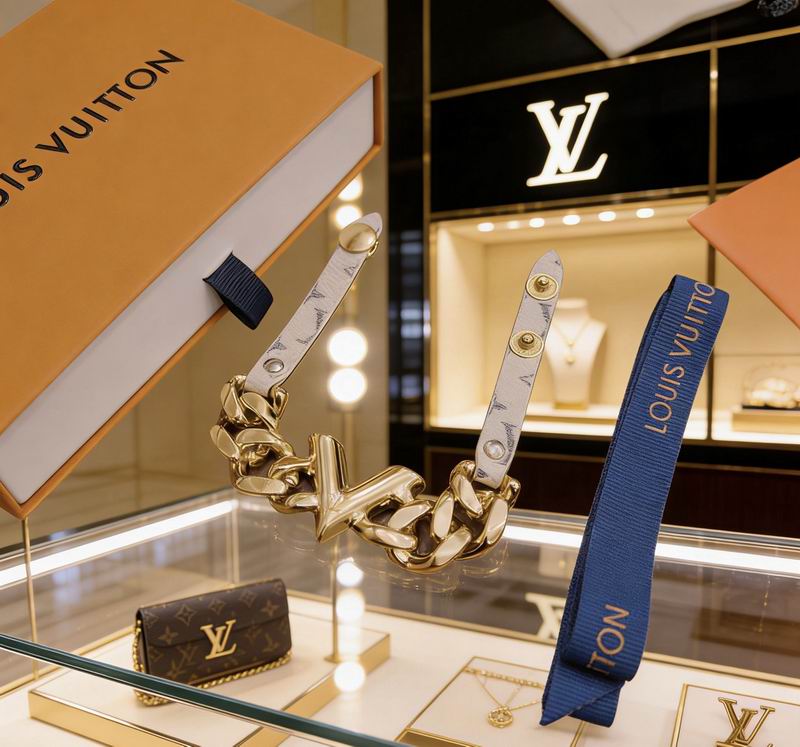 LV Bracelet  05yxs57 (3)