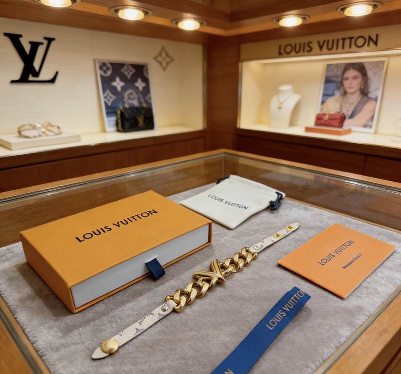 LV Bracelet  05yxs57 (5)