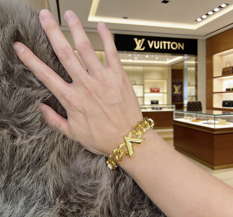 LV Bracelet  05yxs57 (6)