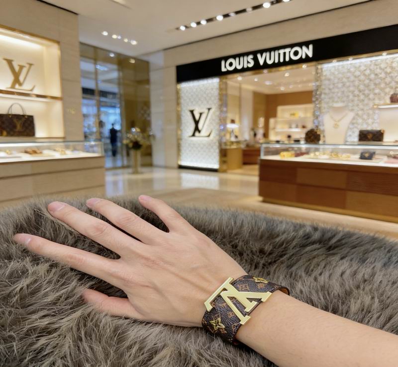 LV Bracelet  05yxs58 (8)