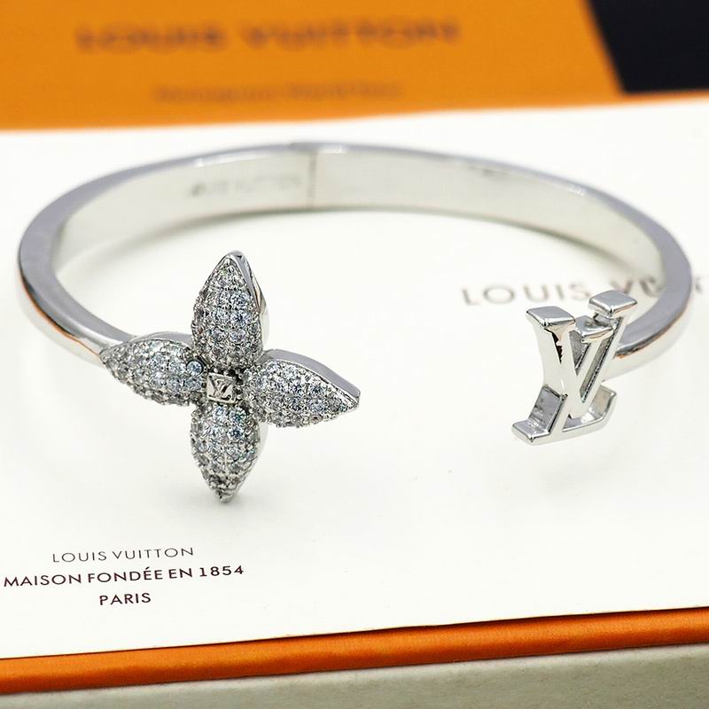 LV Bracelet  05yxs59 (2)