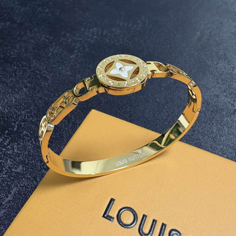 LV Bracelet  05yxs65 (2)