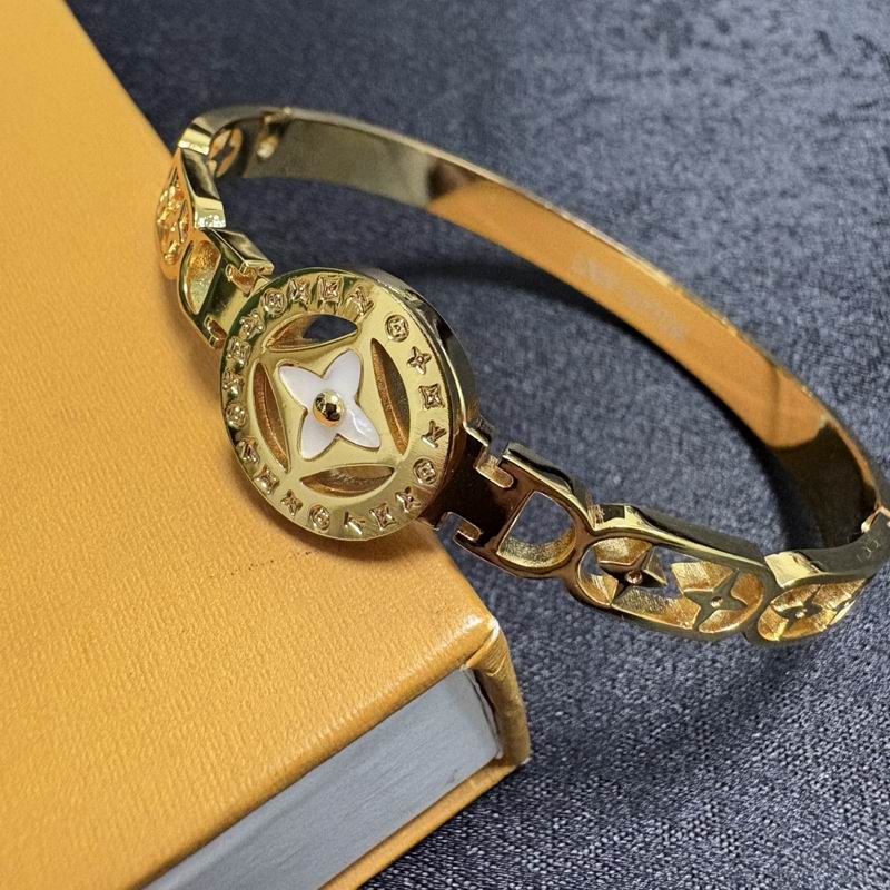 LV Bracelet  05yxs65 (3)