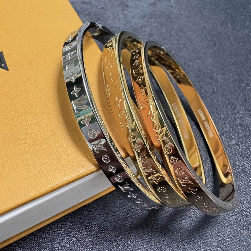 LV Bracelet  05yxs66 (4)