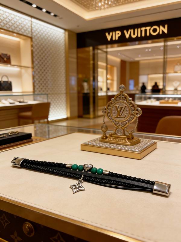 LV Bracelet  05yxs67 (5)