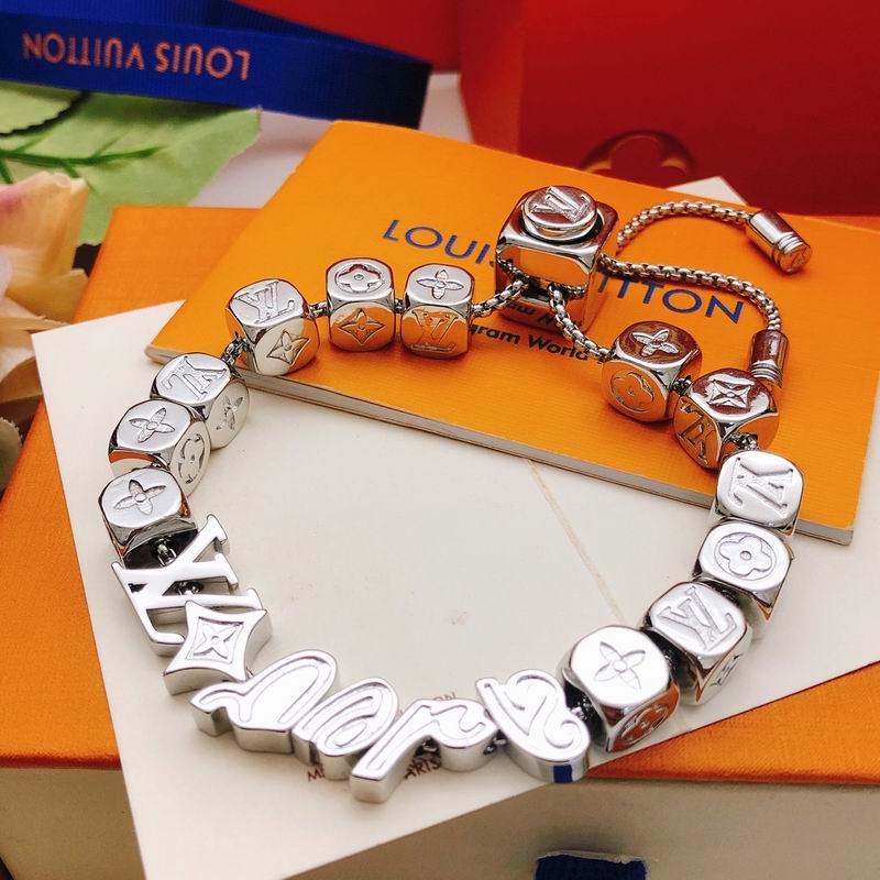 LV Bracelet  05yxs70 (11)