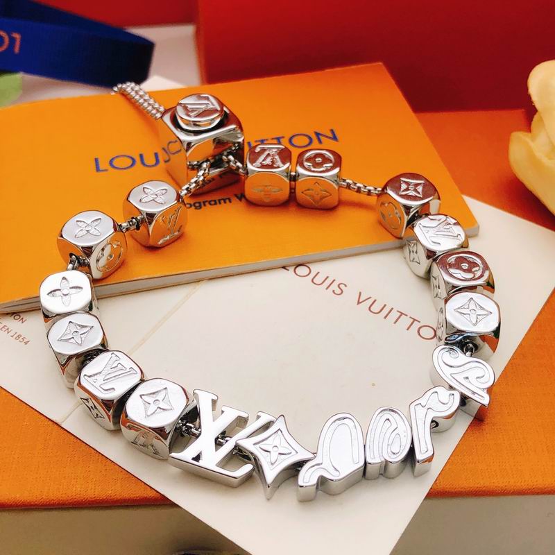 LV Bracelet  05yxs70 (12)