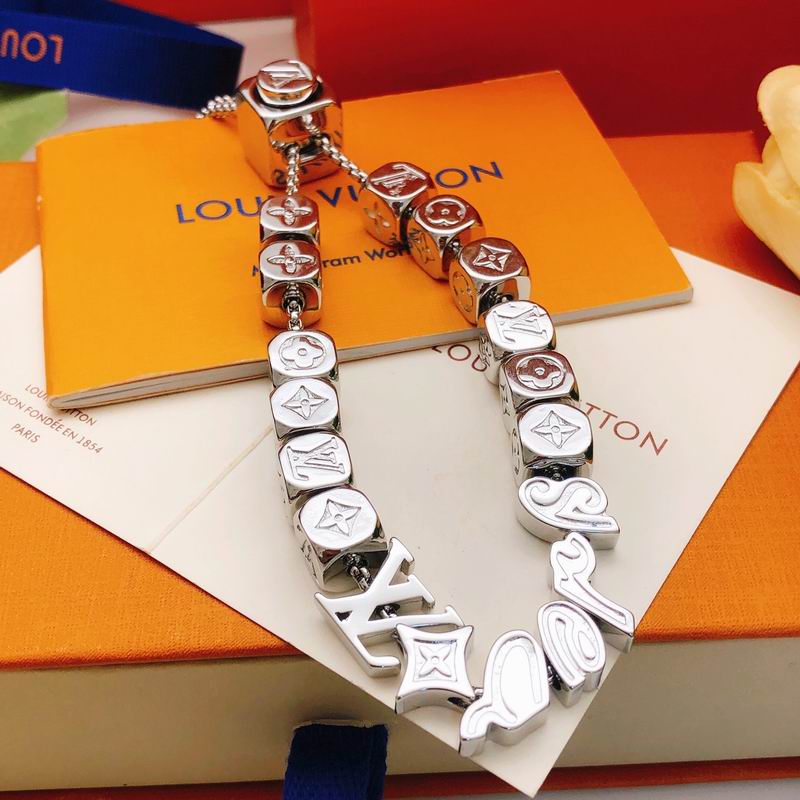 LV Bracelet  05yxs70 (13)