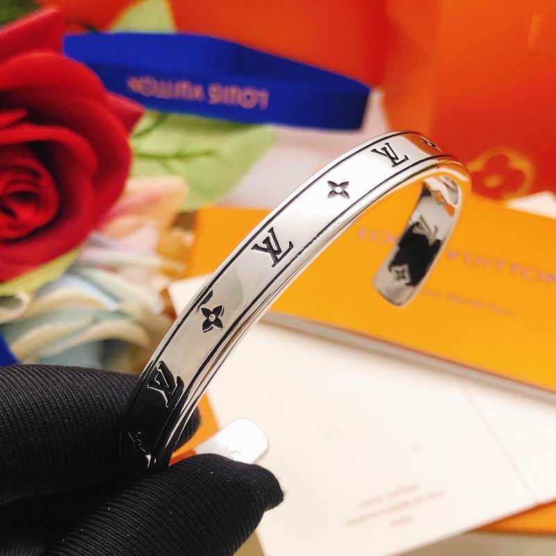 LV Bracelet  05yxs71 (16)