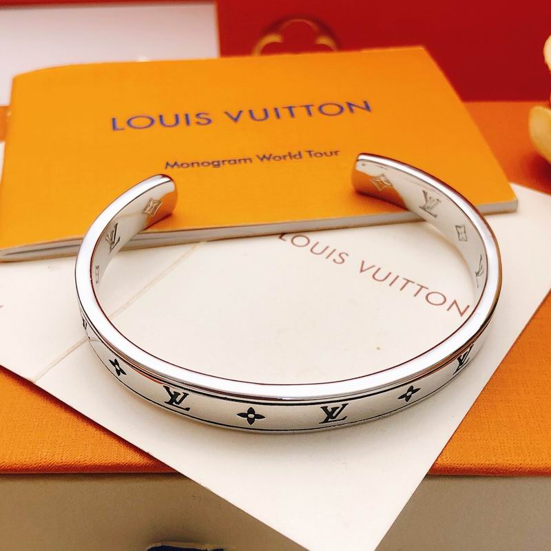 LV Bracelet  05yxs71 (18)