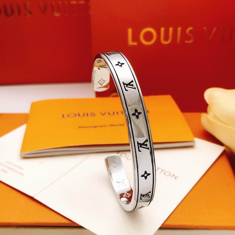 LV Bracelet  05yxs71 (19)
