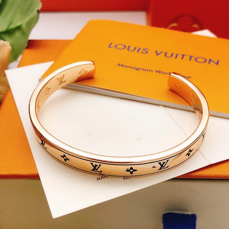 LV Bracelet  05yxs71 (3)