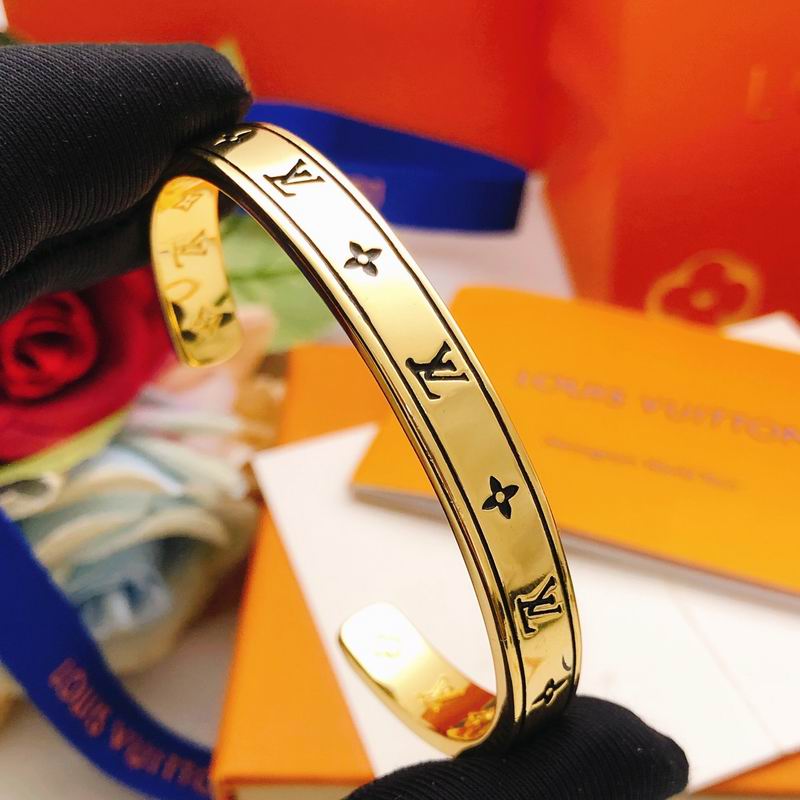 LV Bracelet  05yxs71 (9)