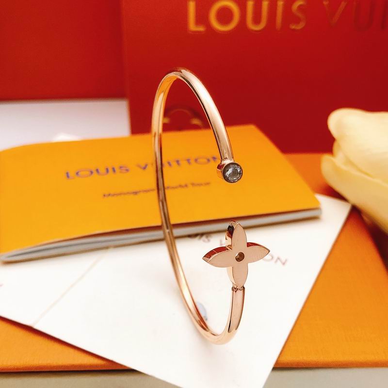 LV Bracelet  05yxs72 (2)