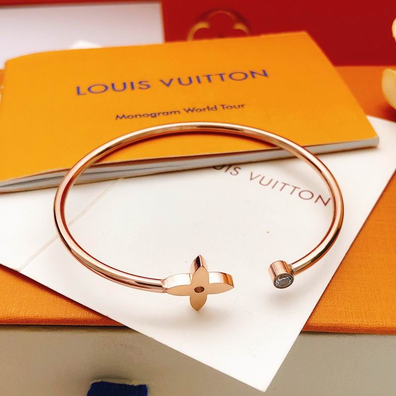 LV Bracelet  05yxs72 (3)