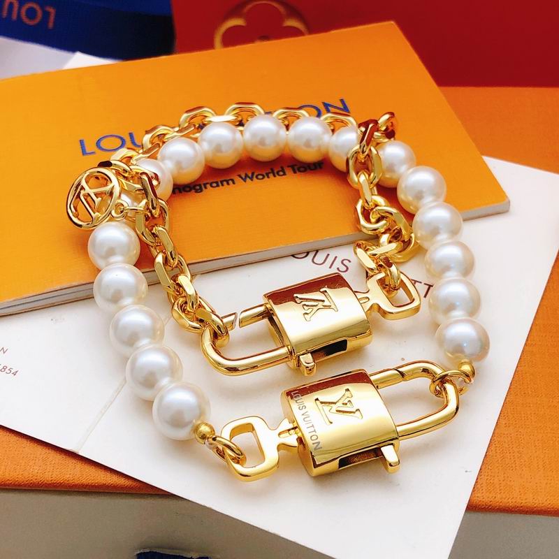 LV Bracelet  05yxs74 (2)
