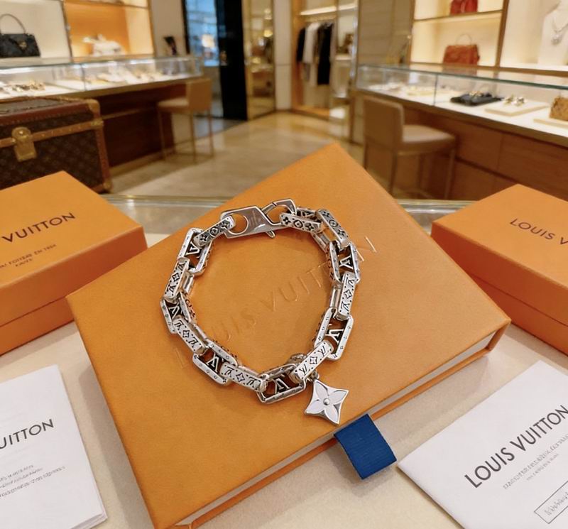 LV Bracelet  05yxs78 (3)
