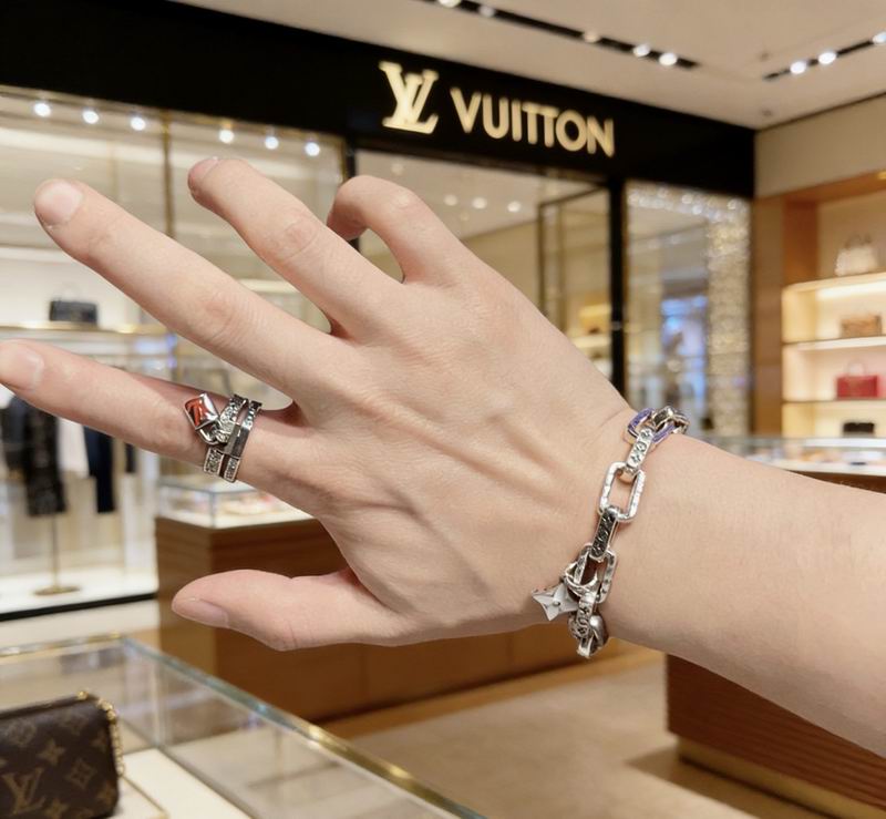 LV Bracelet  05yxs78 (5)