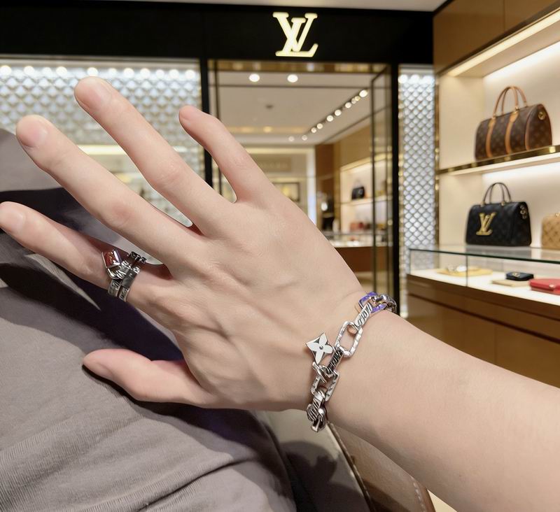 LV Bracelet  05yxs78 (7)