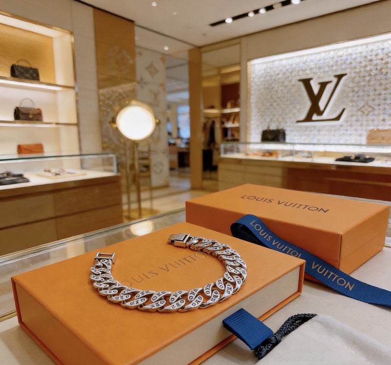 LV Bracelet  05yxs79 (1)