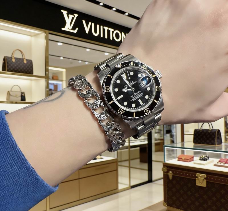 LV Bracelet  05yxs79 (2)