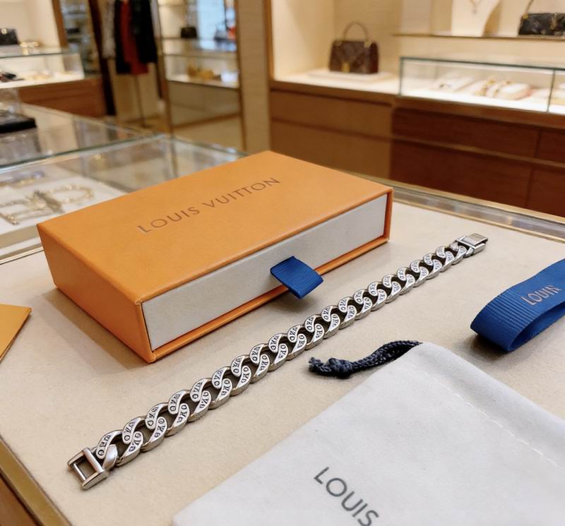 LV Bracelet  05yxs79 (5)