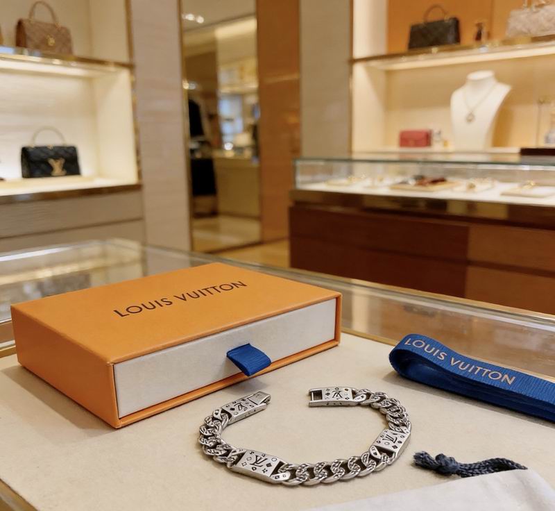 LV Bracelet  05yxs80 (1)