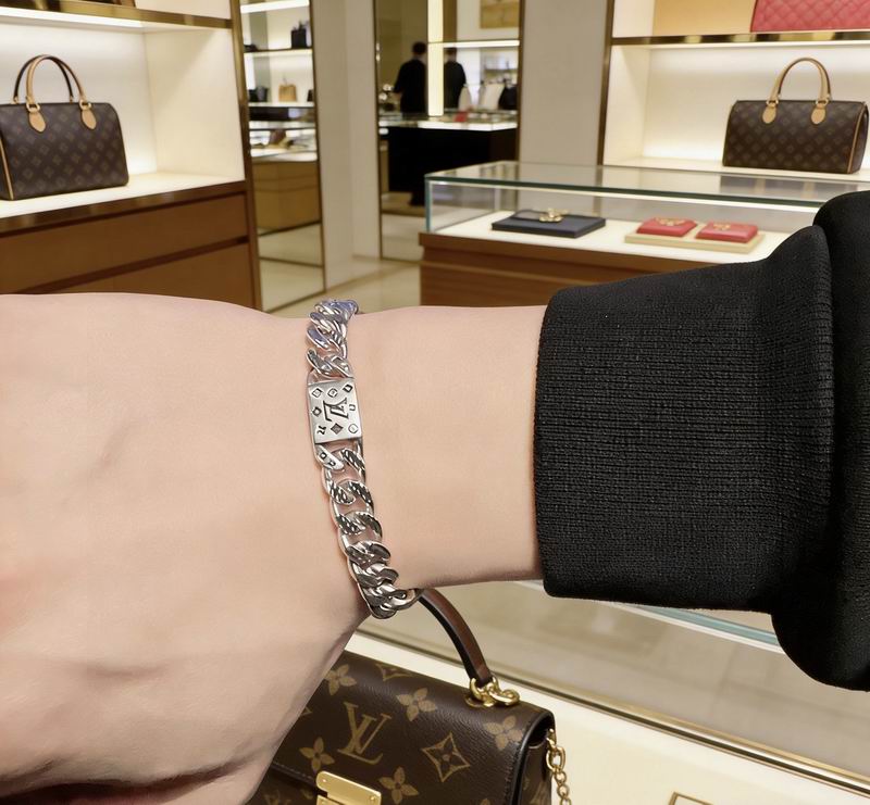 LV Bracelet  05yxs80 (2)