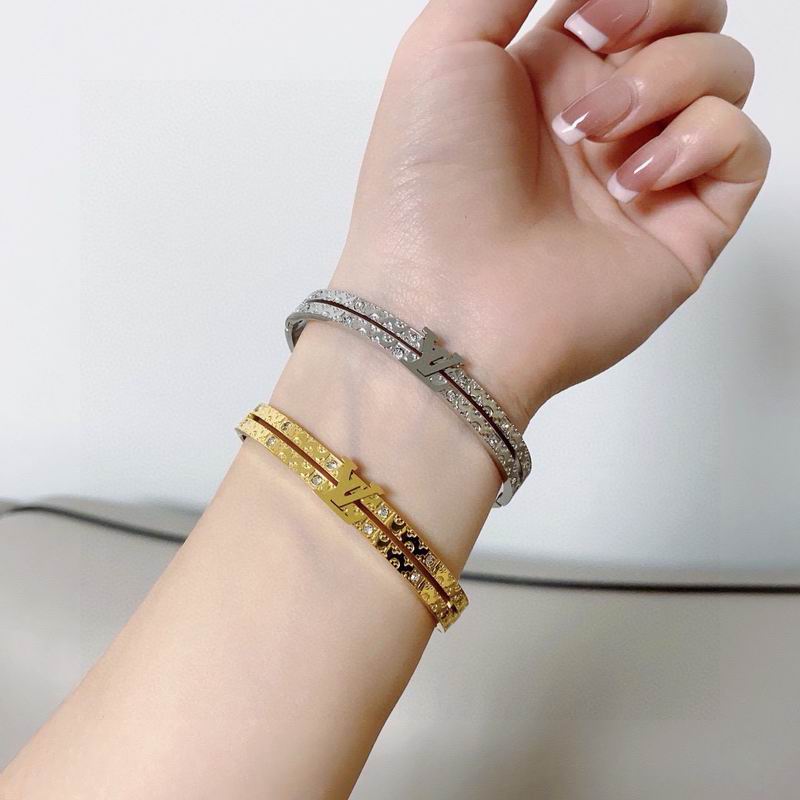 LV Bracelet  05yxs81 (2)