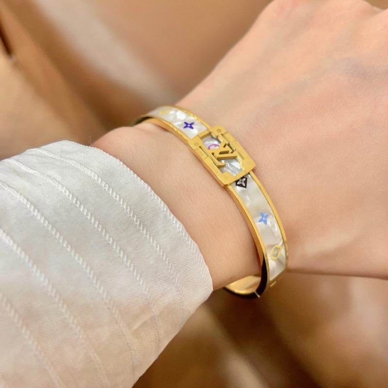 LV Bracelet  05yxs82 (2)