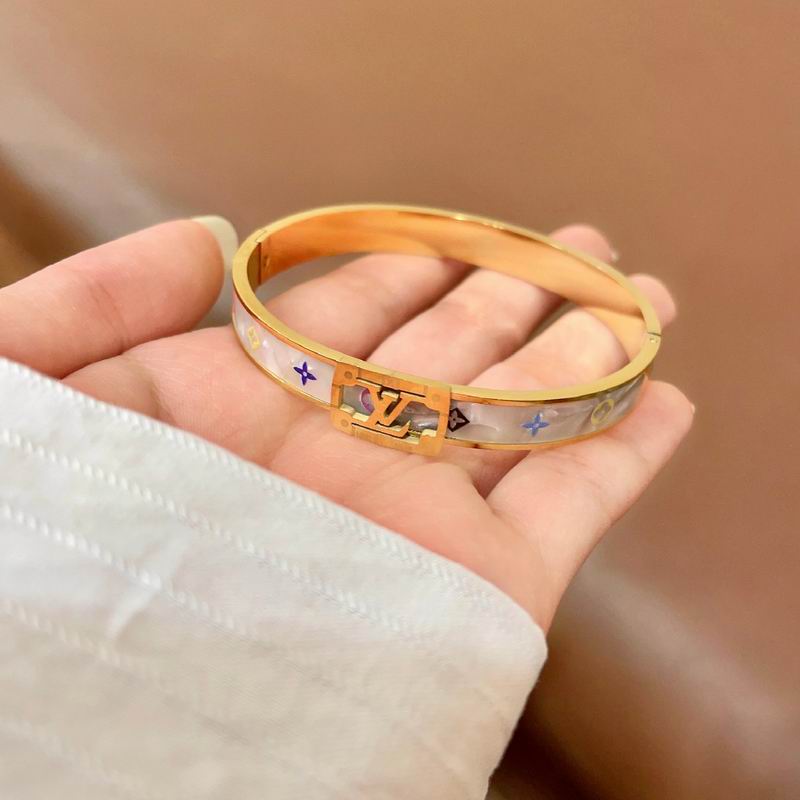 LV Bracelet  05yxs82 (3)