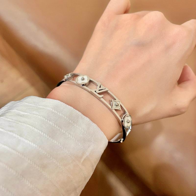 LV Bracelet  05yxs83 (16)