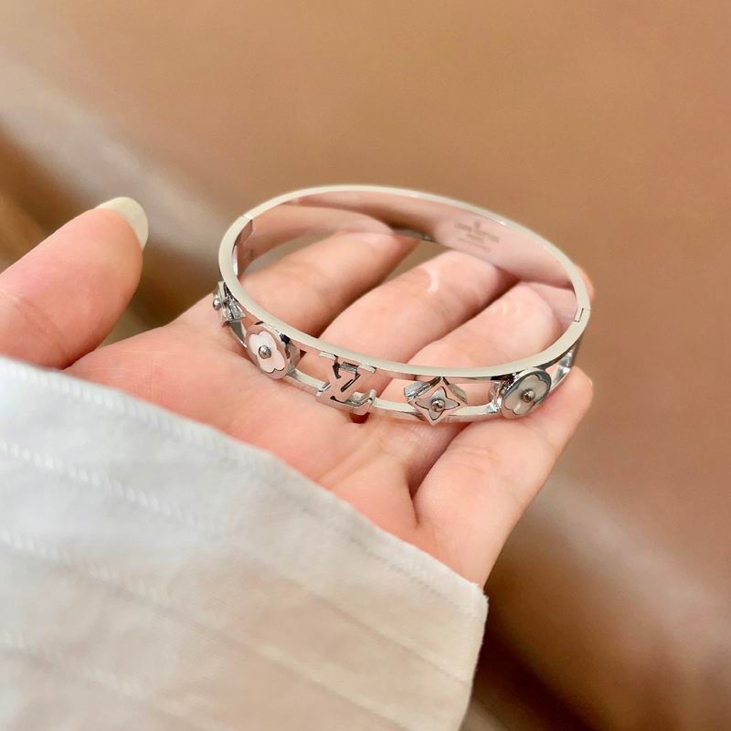 LV Bracelet  05yxs83 (17)