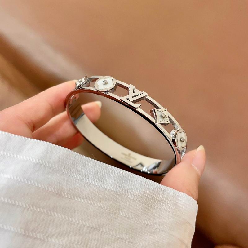 LV Bracelet  05yxs83 (18)