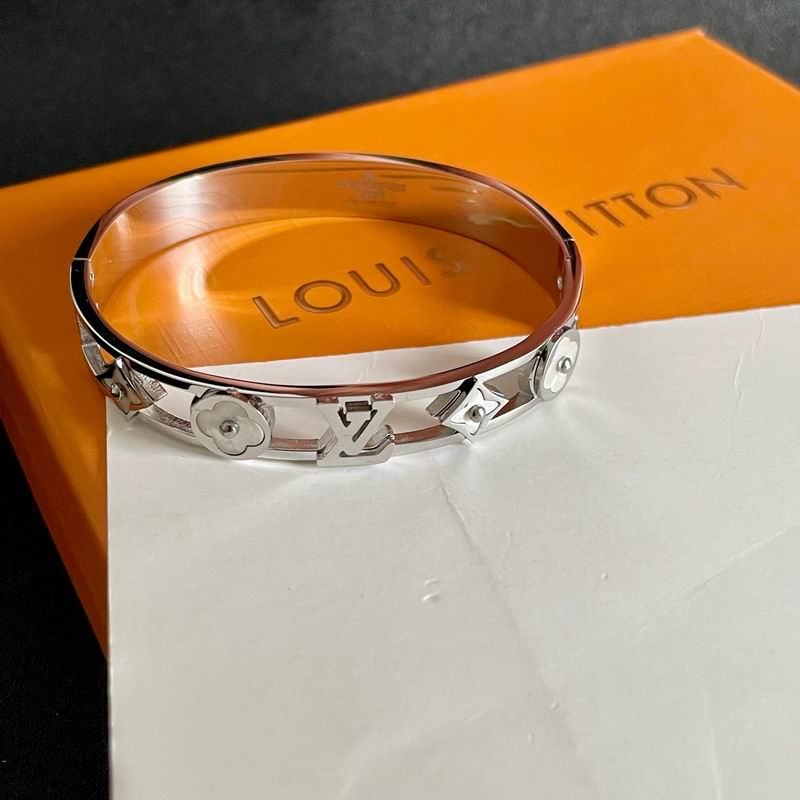 LV Bracelet  05yxs83 (2)