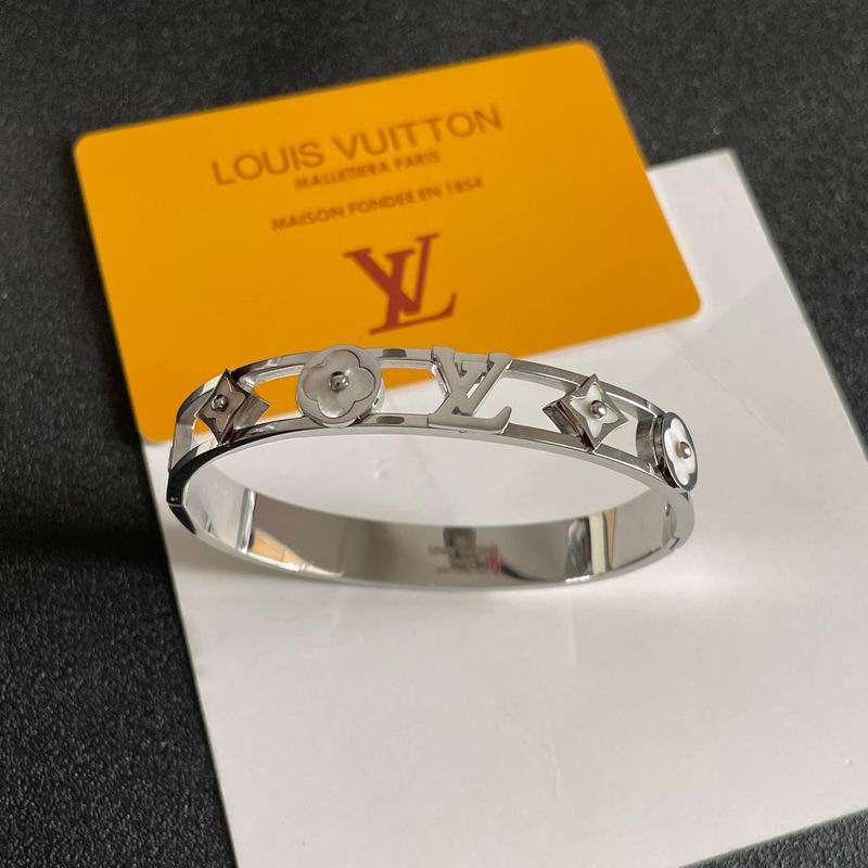 LV Bracelet  05yxs83 (3)