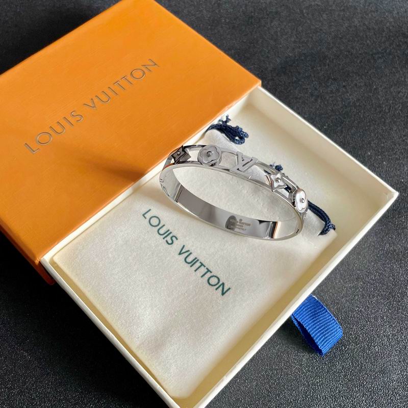 LV Bracelet  05yxs83 (5)