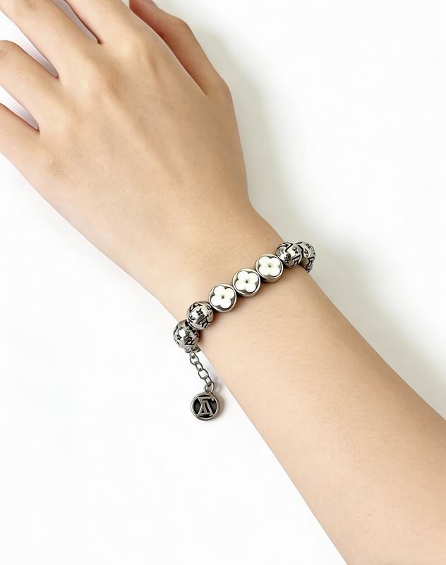 LV Bracelet  05yxs84 (4)
