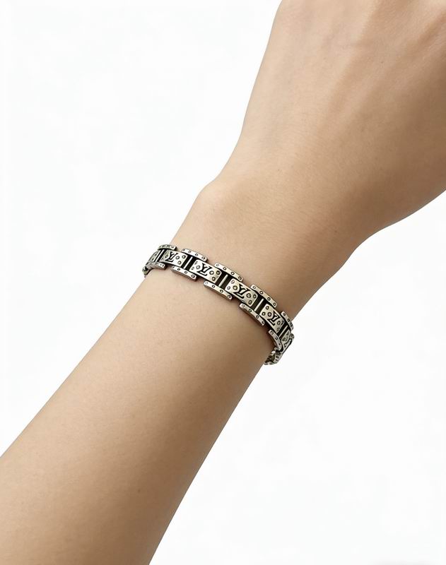 LV Bracelet  05yxs85 (4)
