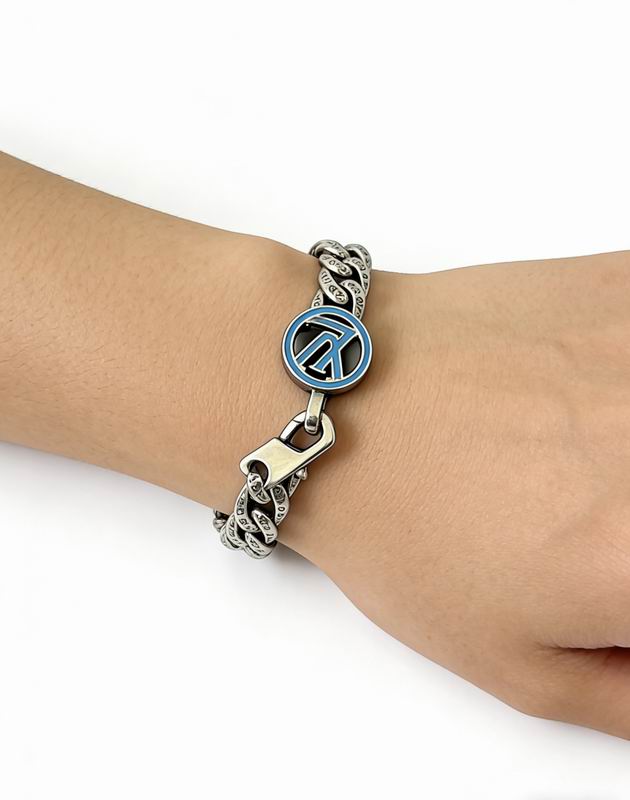 LV Bracelet  05yxs87 (6)
