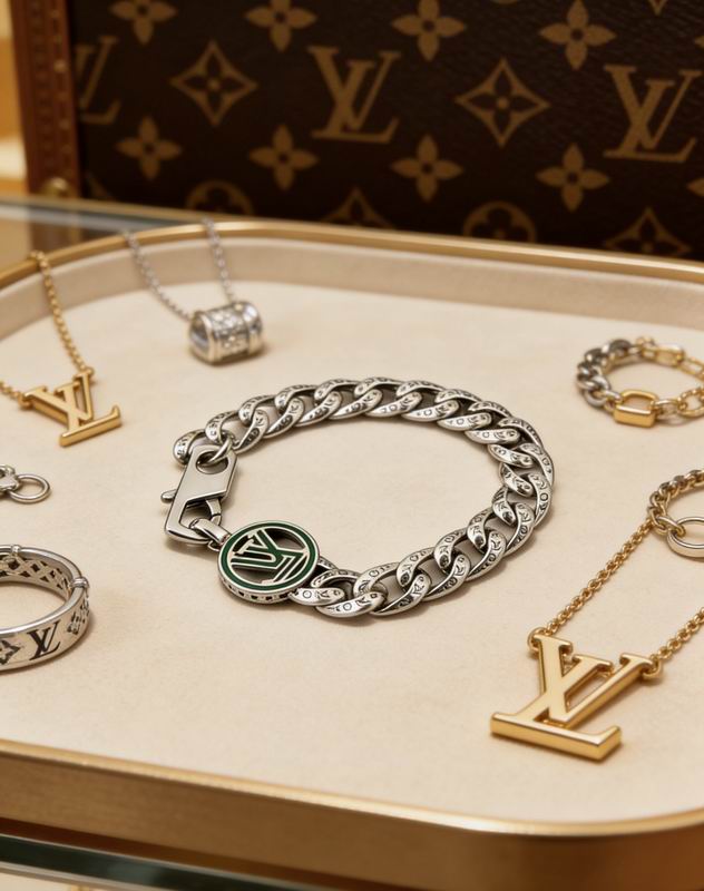 LV Bracelet  05yxs89 (5)