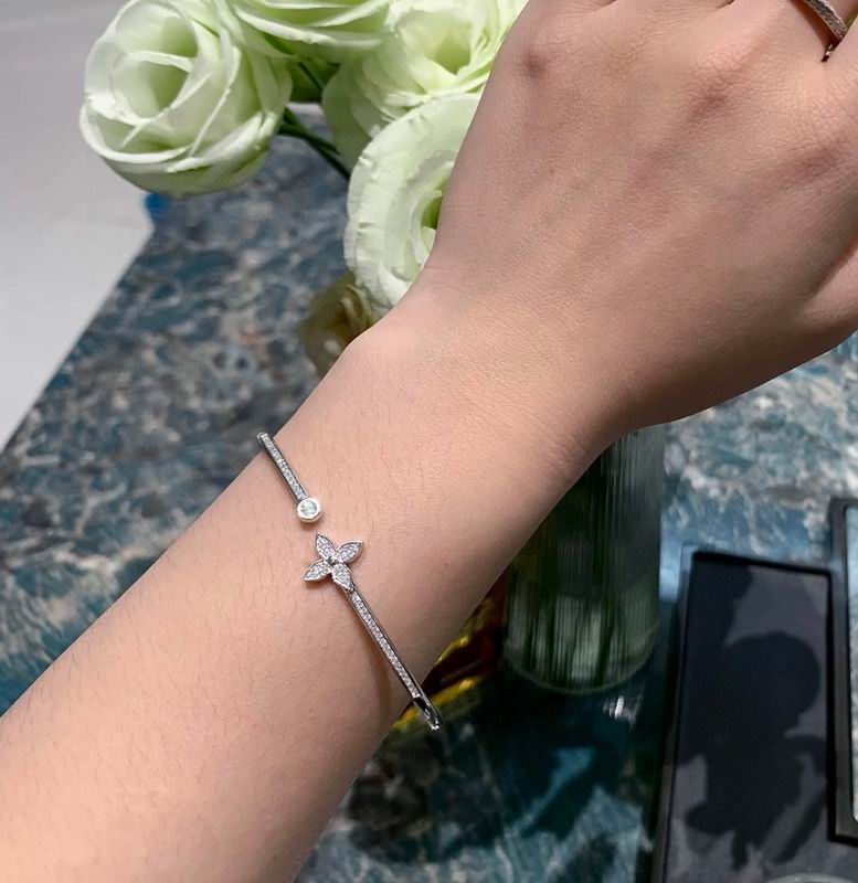 LV Bracelet  05yxs93 (5)