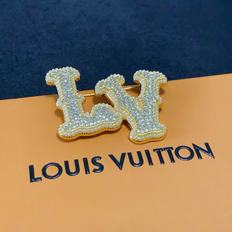 LV Brooch 04yxs10 (1)