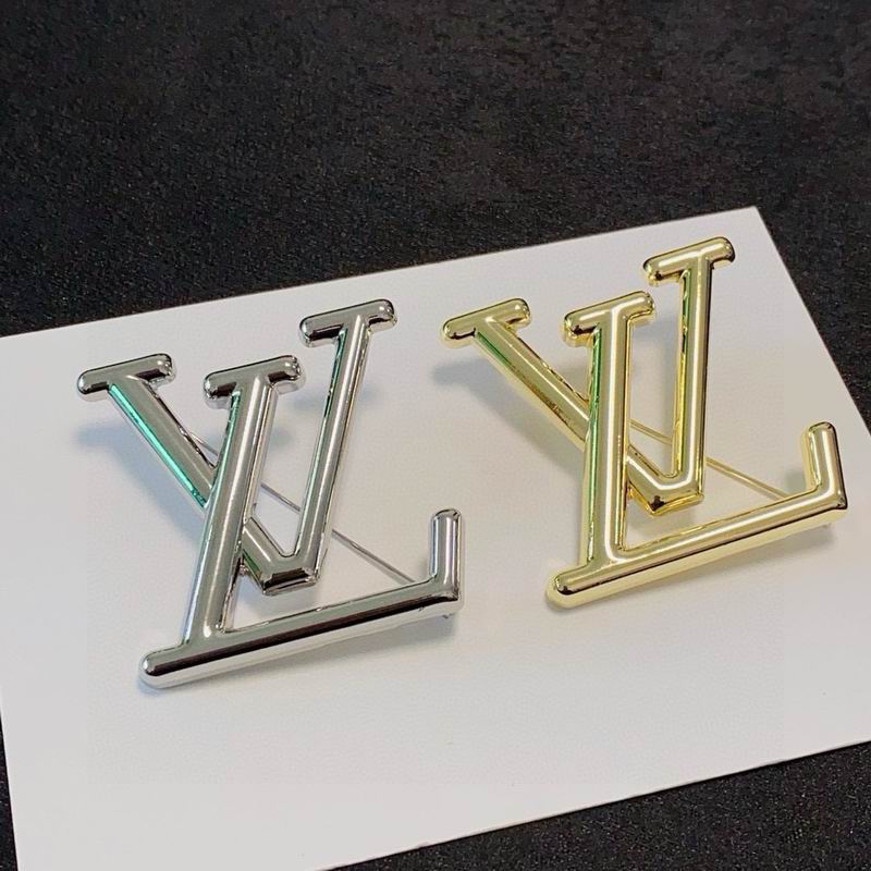 LV Brooch 04yxs11 (1)