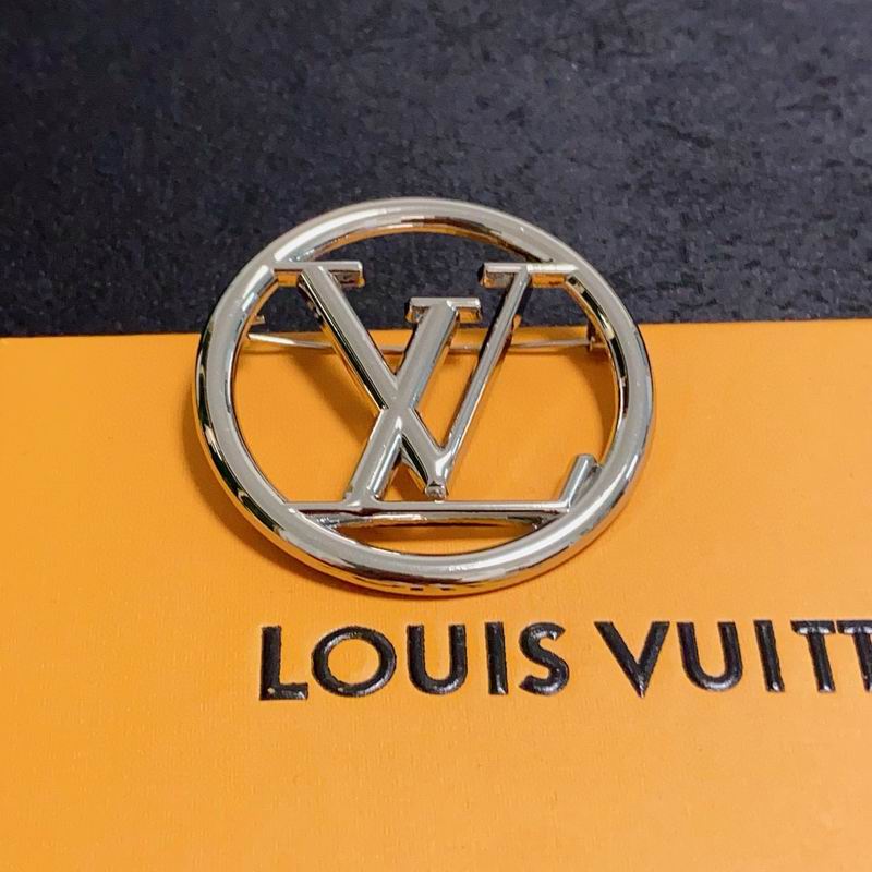 LV Brooch 04yxs12 (1)