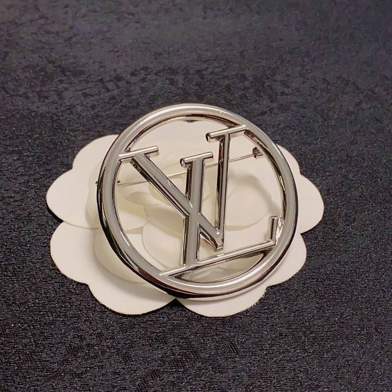 LV Brooch 04yxs12 (2)