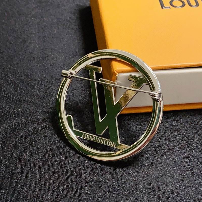 LV Brooch 04yxs12 (3)