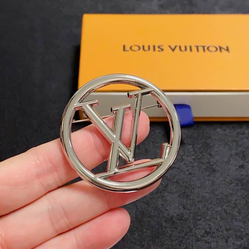 LV Brooch 04yxs12 (6)